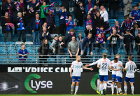 Vålerenga feirer scoring.