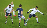 Tommy Høiland omringet av Stabæk.