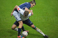 Tommy Høiland bryter om ballen.